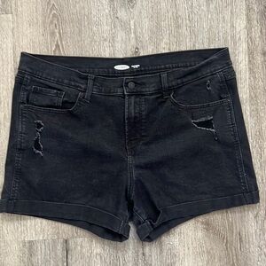 Old Navy distressed boyfriend mid rise shorts. Size 16